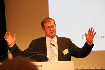 Professor Dr. Alexander W. Roos
