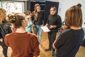 Aufbau Ausstellung "Follow The Unknown"