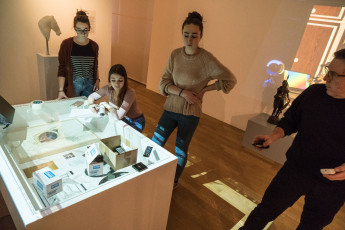 Aufbau Ausstellung "Follow The Unknown"