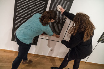 Aufbau Ausstellung "Follow The Unknown"