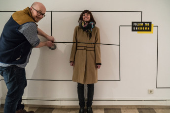 Aufbau Ausstellung "Follow The Unknown"